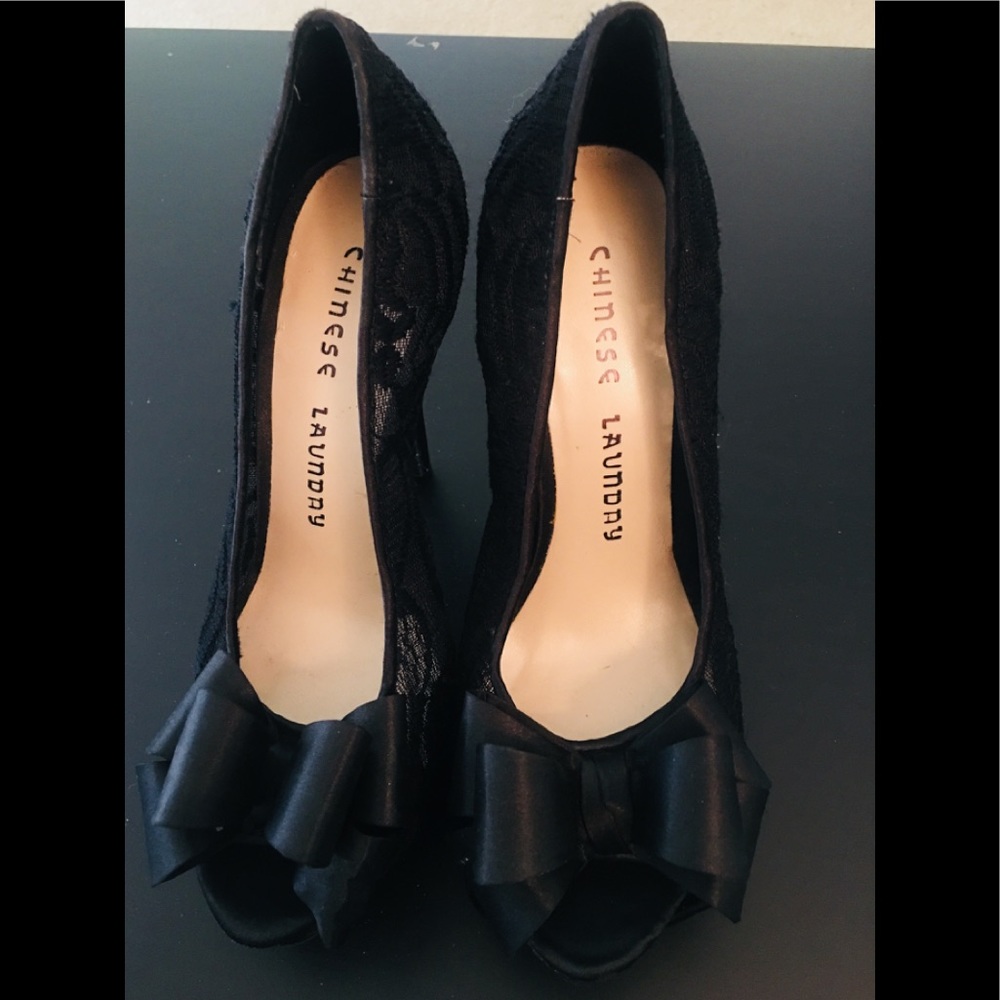 Chinese laundry black lace bow peep toe shoes US 6